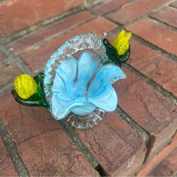 4" Vintage light Blue Small Hand Blown Glass Basket Spring Easter Excellent - Picture 4 of 11